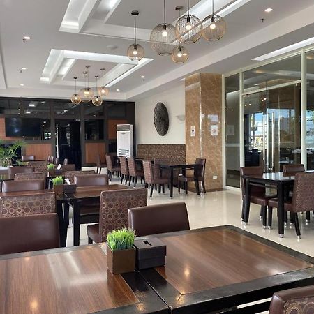 فندق ديفيرزيون 21 ايلويلو المظهر الخارجي الصورة