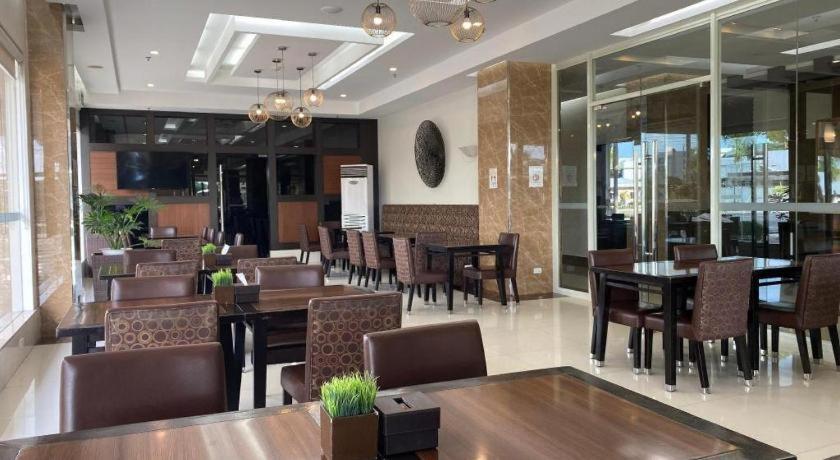 فندق ديفيرزيون 21 ايلويلو المظهر الخارجي الصورة